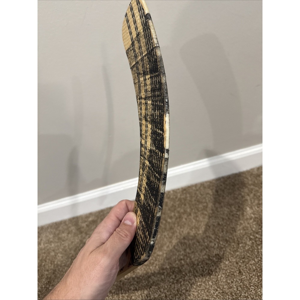 CCM Heat 252 J. Thornton Hockey Stick (LH) Left Handed Made In Canada Wood-Core - Picture 6 of 6